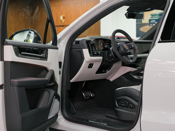 2026 Porsche Cayenne GTS III Рестайлинг, серый, 25900000 рублей - вид 14