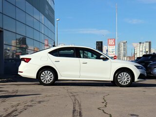 2021 Skoda Octavia IV (A8), белый, 2205000 рублей, вид 4