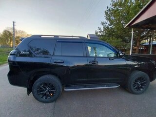 2022 Toyota Land Cruiser Prado 150 Series Рестайлинг 3, чёрный, 8000000 рублей, вид 2