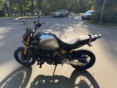 2021 Yamaha MT-09 (FZ-09), серебристый, 1039000 рублей, вид 1