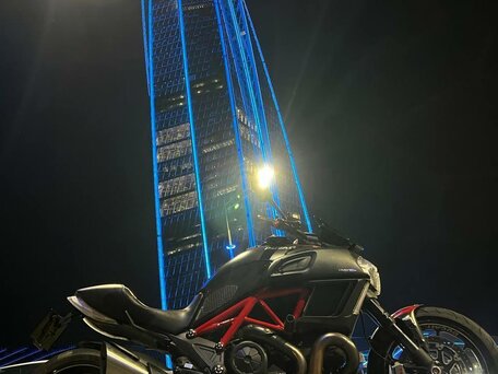2014 Ducati Diavel Carbon, пурпурный, 900000 рублей, вид 2