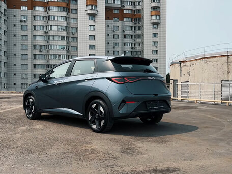2026 BYD Dolphin 45.12 kWh I Рестайлинг, голубой, 1710222 рублей, вид 4