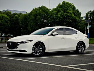 2021 Mazda 3 Axela IV (BP), белый, 1484000 рублей, вид 1