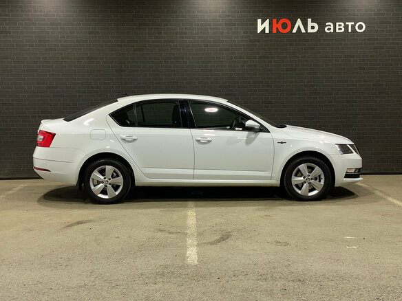 2019 Skoda Octavia III (A7) Рестайлинг, белый, 2100000 рублей - вид 3