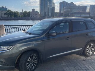 2019 Mitsubishi Outlander III Рестайлинг 3, серый, 1650000 рублей, вид 2