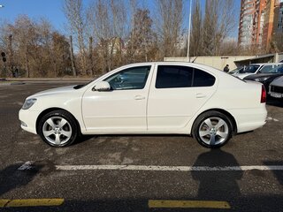 2012 Skoda Octavia II (A5) Рестайлинг, белый, 900000 рублей, вид 5