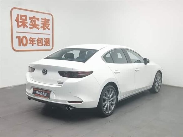 2024 Mazda 3 Axela IV (BP), белый, 2000000 рублей - вид 2