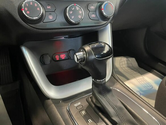 2017 Kia Ceed II Рестайлинг, красный, 1100000 рублей - вид 15
