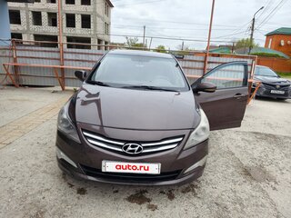 2016 Hyundai Solaris I Рестайлинг, коричневый, 600000 рублей, вид 1