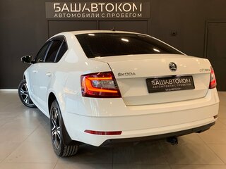 2018 Skoda Octavia III (A7) Рестайлинг, белый, 1880000 рублей, вид 5