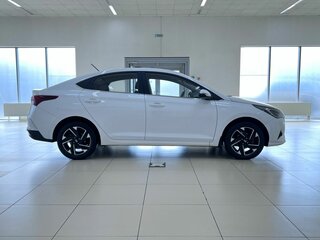 2021 Hyundai Solaris II Рестайлинг, белый, 1645000 рублей, вид 4