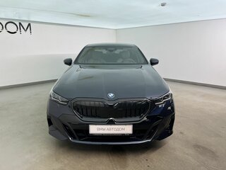 2025 BMW 5 серии 520i VIII (G60/G61/G68), чёрный, 6990000 рублей, вид 3