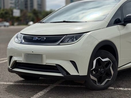 2024 BYD Dolphin 44.9 kWh I, бежевый, 1600000 рублей, вид 2