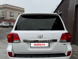 2015 Toyota Land Cruiser 200 Series Рестайлинг 1, белый, 5590000 рублей, вид 4