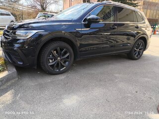 2024 Volkswagen Tiguan Allspace II Рестайлинг, чёрный, 2900000 рублей, вид 2