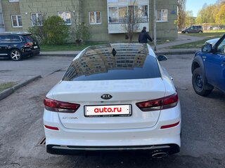 2019 Kia Optima IV Рестайлинг, белый, 2600000 рублей, вид 2