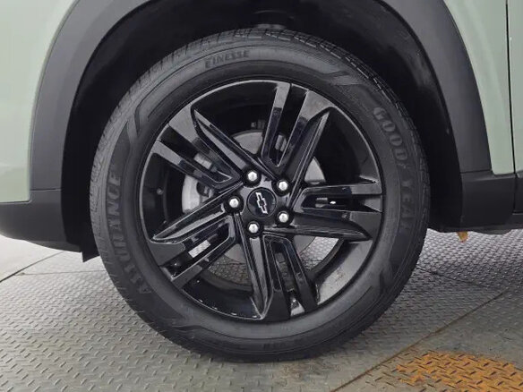 2023 Chevrolet Trax II, зелёный, 1400000 рублей - вид 8
