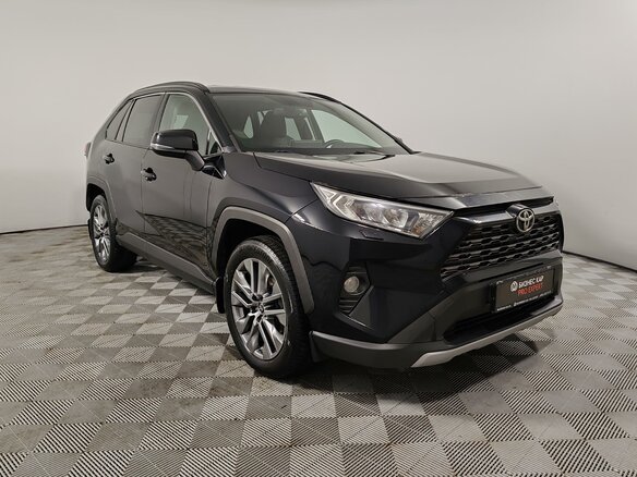 2021 Toyota RAV4 V (XA50), чёрный, 3245000 рублей - вид 2