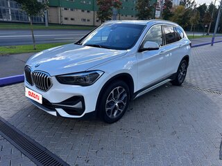 2020 BMW X1 20i xDrive II (F48) Рестайлинг, белый, 3090000 рублей, вид 1
