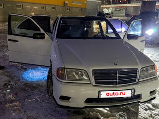 1997 Mercedes-Benz C-Класс 240 I (W202) Рестайлинг, белый, 700000 рублей, вид 4