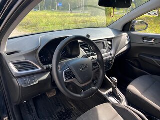 2017 Hyundai Solaris II, чёрный, 850000 рублей, вид 5