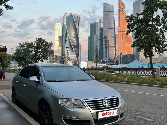 2005 Volkswagen Passat B6, серебристый, 700000 рублей - вид 1