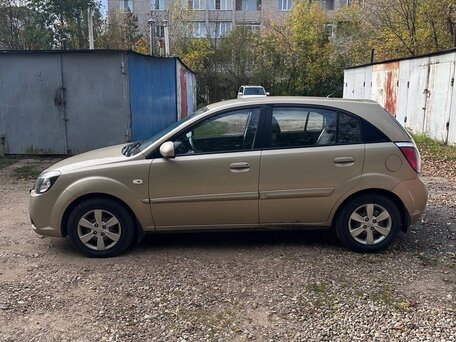 2011 Kia Rio II Рестайлинг, бежевый, 500000 рублей, вид 5