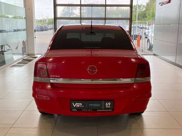 2011 Opel Astra H Рестайлинг, красный, 447000 рублей - вид 4