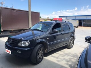 1998 Mercedes-Benz M-Класс 320 I (W163), чёрный, 700000 рублей, вид 1