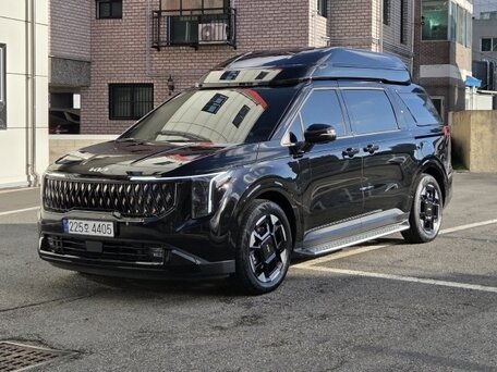 2025 Kia Carnival IV Рестайлинг, чёрный, 5399999 рублей, вид 2