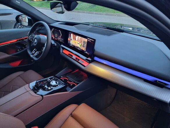 2025 BMW 5 серии 530i xDrive VIII (G60/G61/G68), чёрный, 8800000 рублей - вид 22