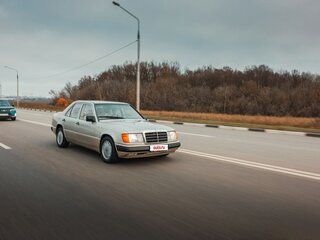 1988 Mercedes-Benz W124 230 4-speed, бежевый, 450000 рублей, вид 3