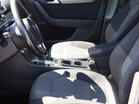 2014 Volkswagen Passat B7, чёрный, 1125823 рублей - вид 11