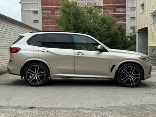 2019 BMW X5 50i IV (G05/G18), бежевый, 5500000 рублей, вид 4