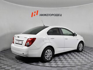 2013 Chevrolet Aveo II, белый, 646000 рублей, вид 5