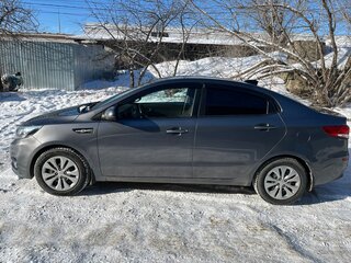 2017 Kia Rio III Рестайлинг, серый, 935000 рублей, вид 4