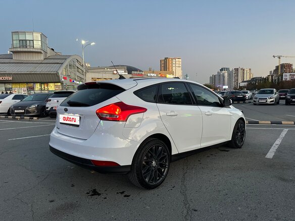 2017 Ford Focus III Рестайлинг, белый, 1300000 рублей - вид 4