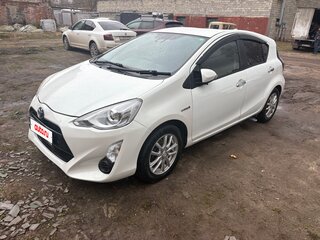 2016 Toyota Aqua I Рестайлинг, белый, 950000 рублей, вид 3
