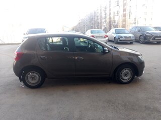 2019 Renault Sandero II Рестайлинг, коричневый, 900000 рублей, вид 3