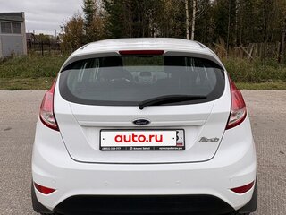 2016 Ford Fiesta Mk6 Рестайлинг, белый, 850000 рублей, вид 4