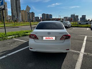 2010 Toyota Corolla X (E140, E150) Рестайлинг, белый, 700000 рублей, вид 3