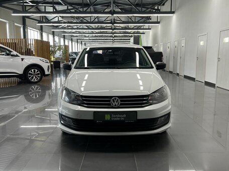 2018 Volkswagen Polo V Рестайлинг, белый, 1045000 рублей, вид 3
