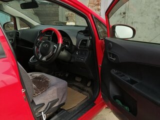 2015 Toyota Ractis II, красный, 950000 рублей, вид 4