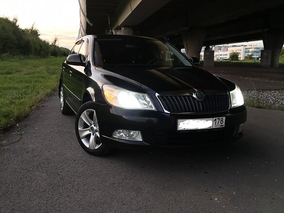 2011 Skoda Octavia II (A5) Рестайлинг, чёрный, 950000 рублей - вид 2