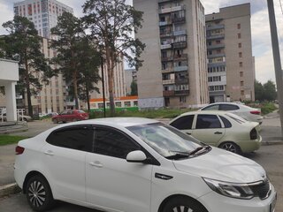 2015 Kia Rio III Рестайлинг, белый, 650000 рублей, вид 5