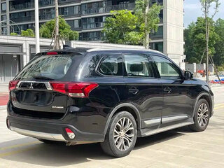 2022 Mitsubishi Outlander III Рестайлинг 3, чёрный, 2000000 рублей, вид 5