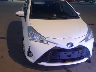 2019 Toyota Vitz III (XP130) Рестайлинг, белый, 1100000 рублей, вид 1