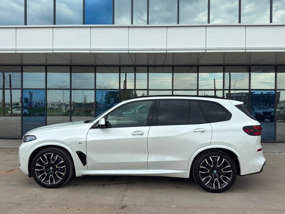 2025 BMW X5 30d IV (G05/G18) Рестайлинг, белый, 12750000 рублей - вид 3