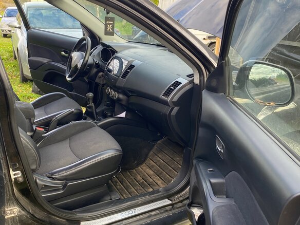 2008 Peugeot 4007, чёрный, 800000 рублей - вид 5