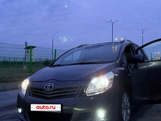 2011 Toyota Verso I, серый, 725000 рублей, вид 2